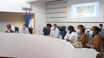 SARGASSES : LA VILLE DE SAINTE-ANNE A REÇU DES RIVERAINS