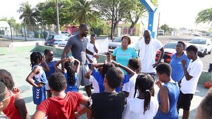 Rencontre entre les frères Piétrus et les jeunes de la section basket de la Juventus