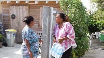 DISTRIBUTION DE PACKS D'EAU À LA POPULATION