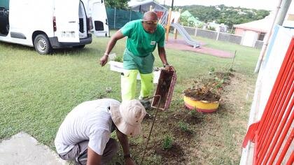 Opération d'embellissement à l'école de Maudette