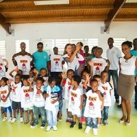 Remise de Tee shirt avec Mme V Hugues, adjointe au maire chargée de (…)
