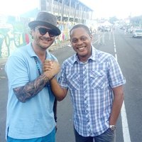 Mr le Maire aux côtés de l'excellent graffeur, Kongo parrain du festival