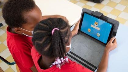 REMISE DE MATÉRIELS NUMÉRIQUES AUX ELÈVES DE L'ÉCOLE VICTOR VALIER 