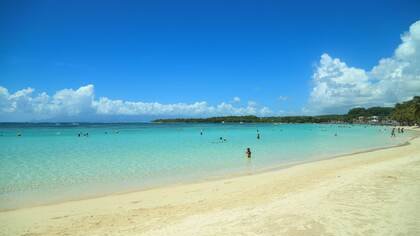 Non, les plages de Sainte-Anne ne sont pas privatisées !