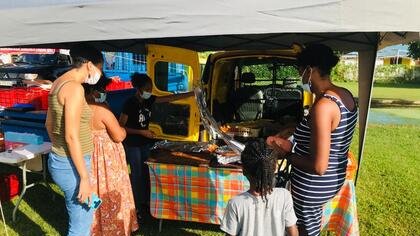 Marché de Noël à l'école Rigobert Anzala de Bel Etang 