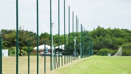 Ffrench : Mise en place de grillages pare ballons